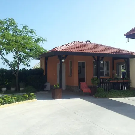 Chateau 2 Studio Aheloi