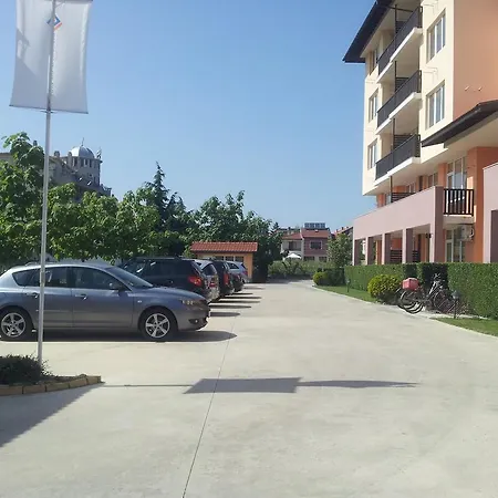 Chateau 2 Studio Aheloi
